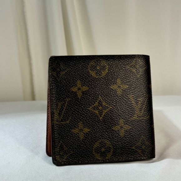 LV - Bifold Wallet (R880) - Picture 2 of 3